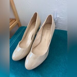 Anne Klein Iflex Cream Heels Pumps Size 8.5